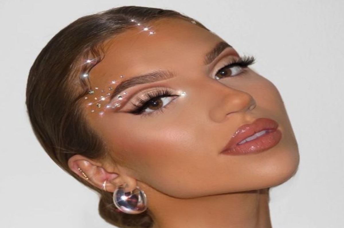 Ideas de makeup con glitter para brillar en las fiestas