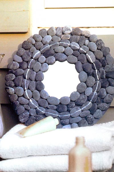 Decorar-espejo-baño-piedras-de-rio