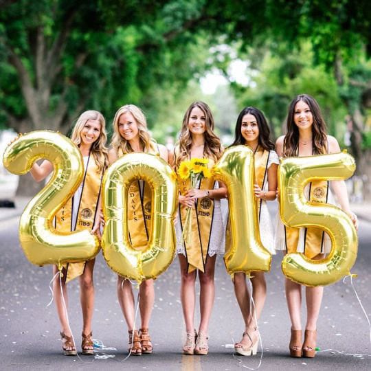 Fotos creativas que no deben faltar en tu graduación 7