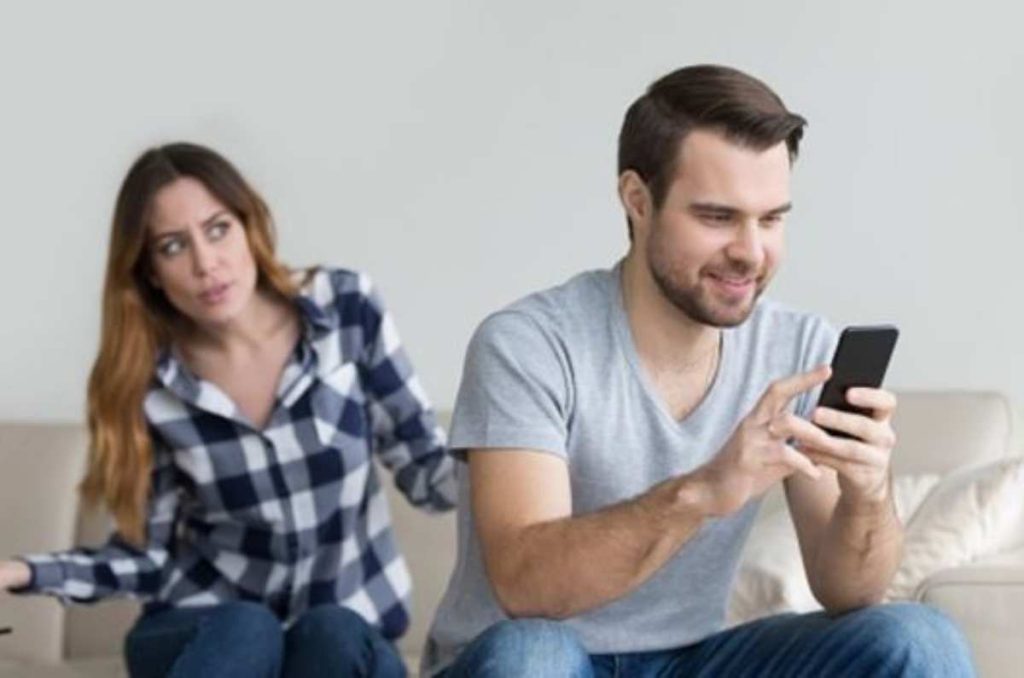 Amor y pareja: Qué acciones hacen sentir celos en mujeres