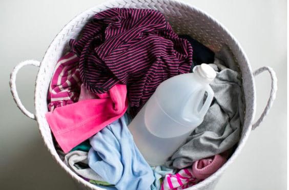 Remoja-tu-ropa-interior-antes-de-lavar