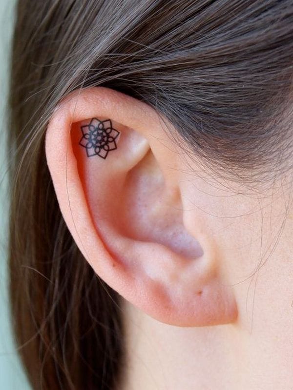 Tatuajes Helix: la tendencia en tatuajes de orejas 9