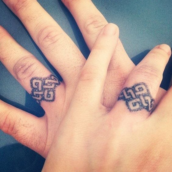 tatuajes de anillos de compromiso tribales