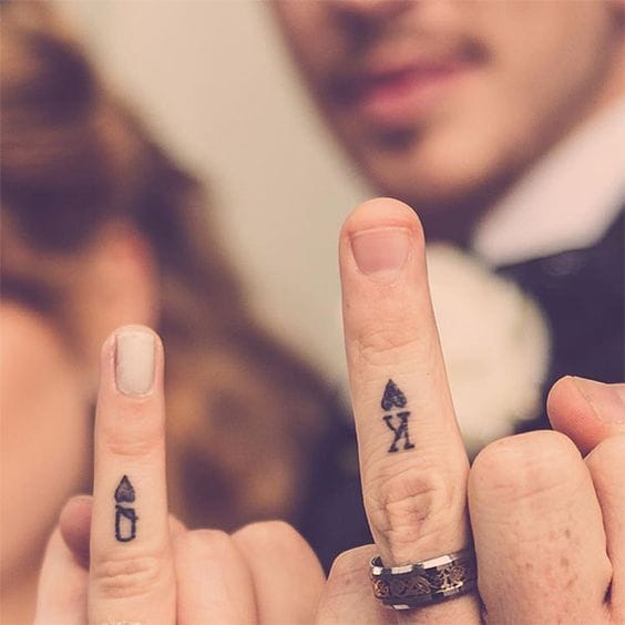 tatuajes de anillos de compromiso cartas