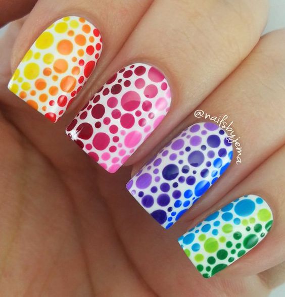 Conoce 10 increíbles diseños de uñas al estilo polka dot 