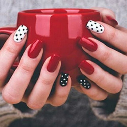 disenos-de-unas-al-estilo-polka-dot