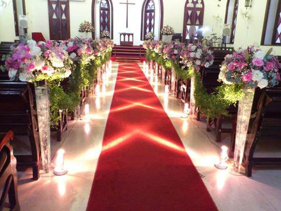 Hermosas ideas para decorar el camino de la novia al altar 3