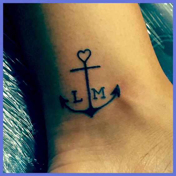 Tatuajes de iniciales para que lleves marcado para siempre el amor 3