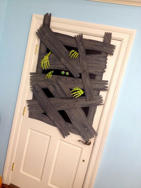 10 ideas para decorar tu puerta en Halloween 5