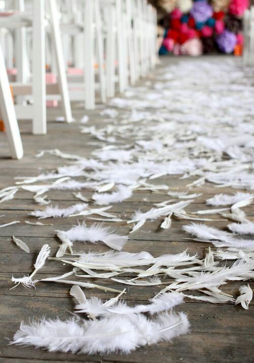 Hermosas ideas para decorar el camino de la novia al altar 4