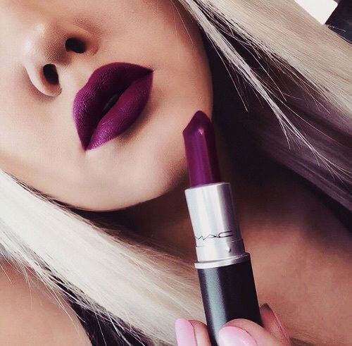 Colores de labiales perfectos para que tus dientes luzcan más blancos