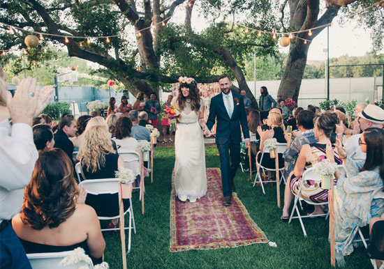 Hermosas ideas para decorar el camino de la novia al altar 1