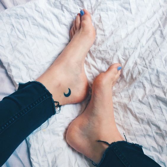 10 tatuajes sencillos que lucirán hermosos en tus tobillos 9