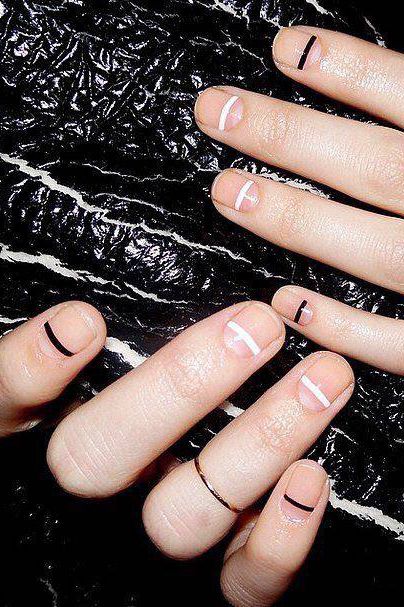 10 diseños de uñas minimalistas en blanco y negro que amarás 5