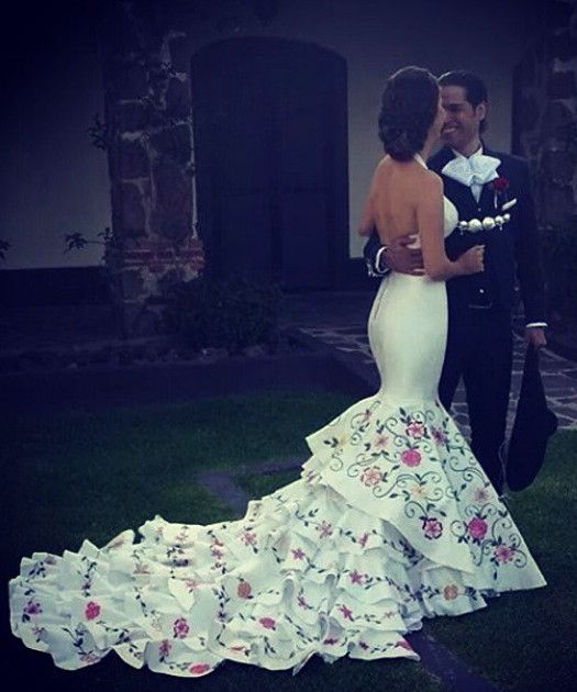 10 ideas de vestidos de novia mexicanos que te dejarán sin aliento 3