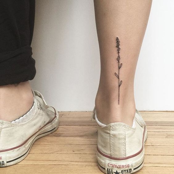 10 tatuajes sencillos que lucirán hermosos en tus tobillos 17