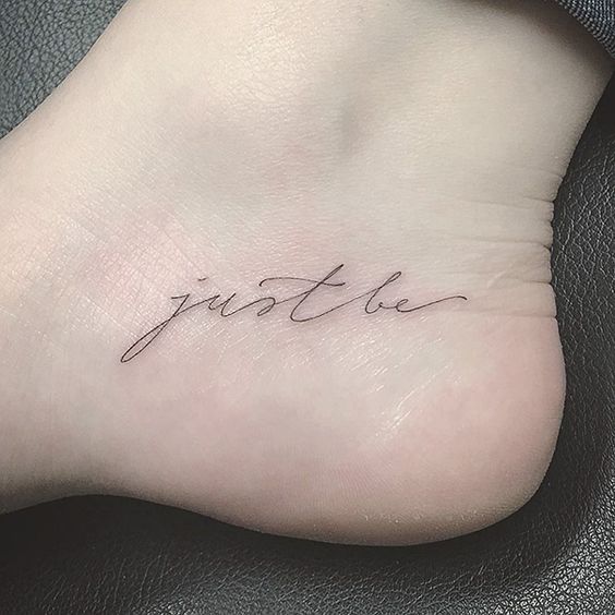 10 tatuajes sencillos que lucirán hermosos en tus tobillos 1