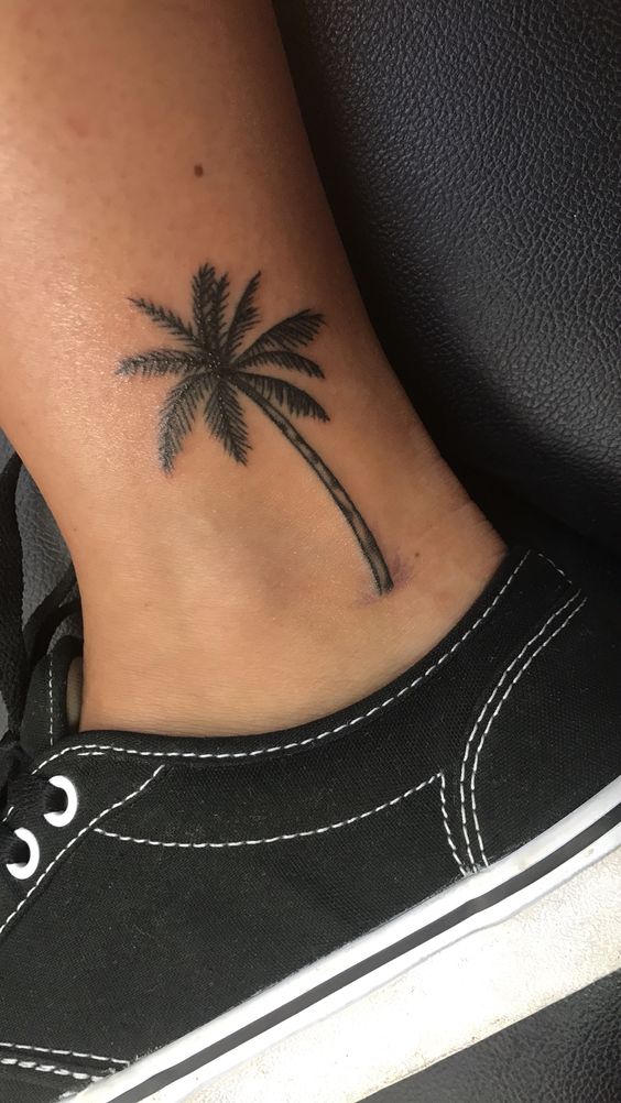 10 tatuajes sencillos que lucirán hermosos en tus tobillos 7