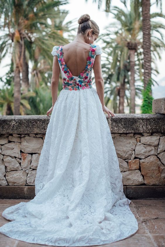 10 ideas de vestidos de novia mexicanos que te dejarán sin aliento 0