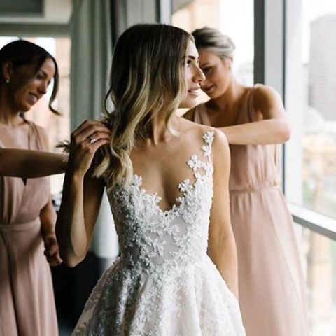 10 vestidos de novia ideales para boda en jardín de día 16