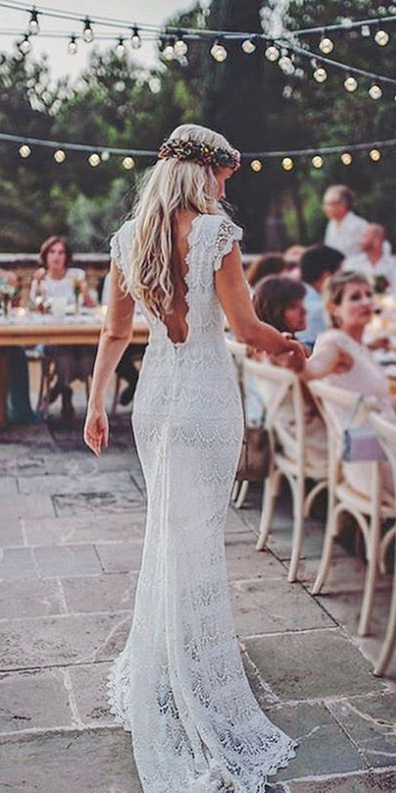 10 vestidos de novia ideales para boda en jardín de día 13