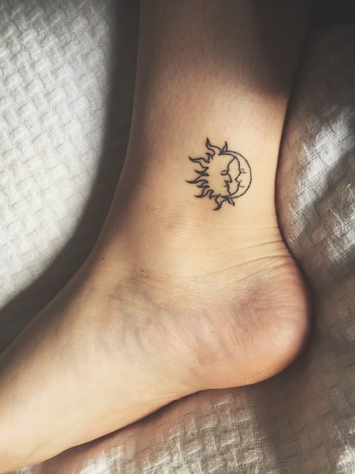 10 tatuajes sencillos que lucirán hermosos en tus tobillos 11