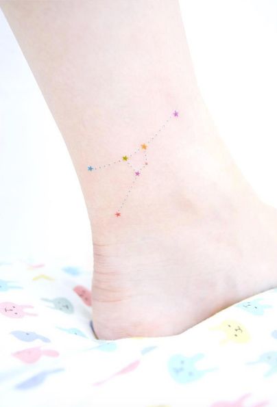 10 tatuajes sencillos que lucirán hermosos en tus tobillos 12
