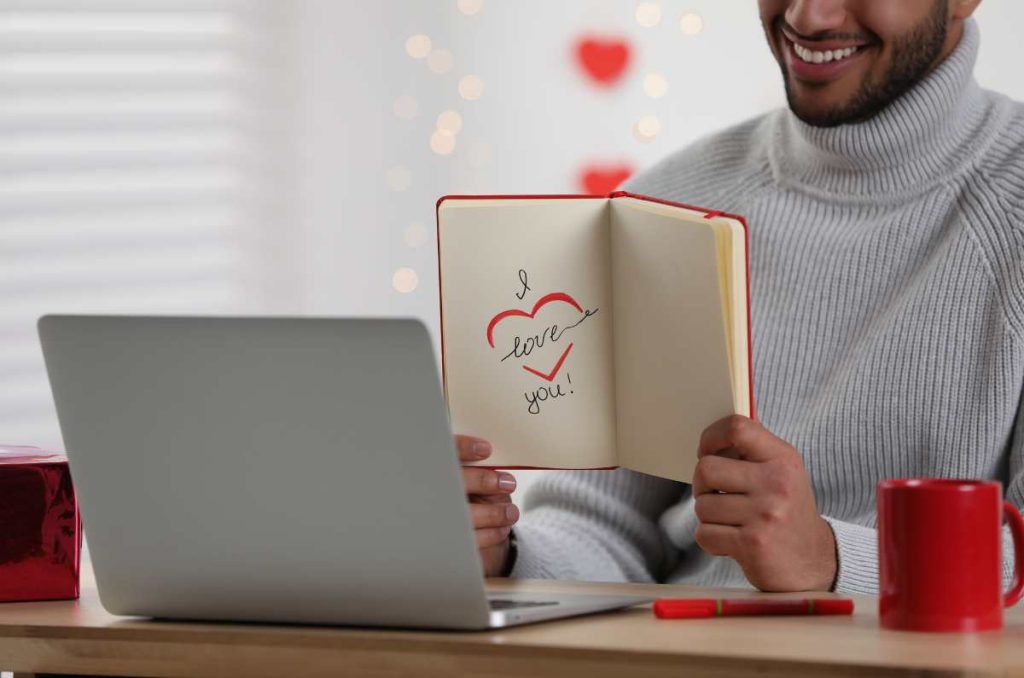 Cómo hacer juegos para parejas a distancia
