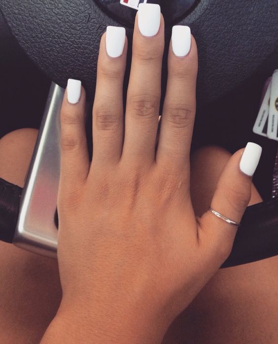 10 diseños de uñas blancas que querrás tener ahora mismo 11