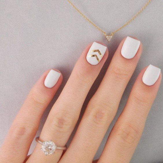 10 diseños de uñas discretas y elegantes para la oficina 1