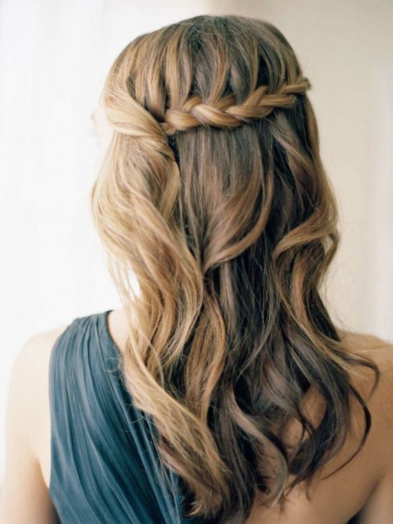 10 peinados de cabello suelto para asistir a una boda 8
