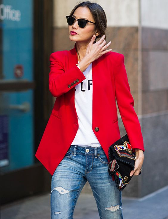 10 formas modernas de combinar tu abrigo rojo | Mujer de 10