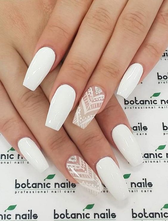 10 diseños de uñas blancas que querrás tener ahora mismo 7