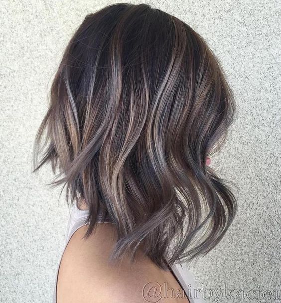 mechas-grises-cabello-oscuro