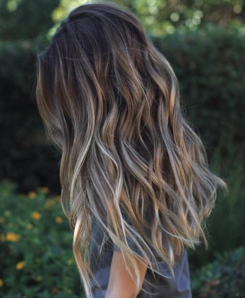 mechas-grises-cabello-oscuro