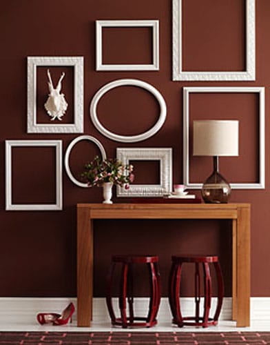 large-wall-decor-ideas-white-vintage-frames
