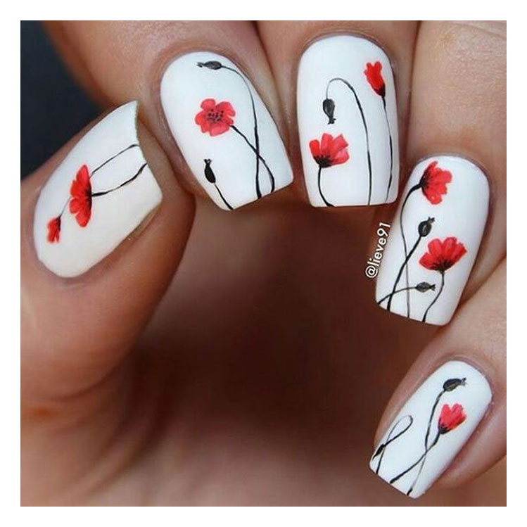 10 diseños de uñas con flores perfectas para cualquier ocasión