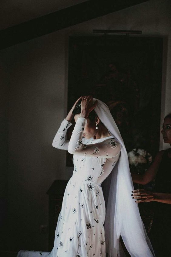 10 vestidos de novia bordados para las novias modernas 0