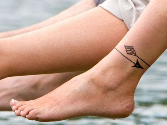 8 Tatuajes de pulsera en los tobillos que te encantarán 2