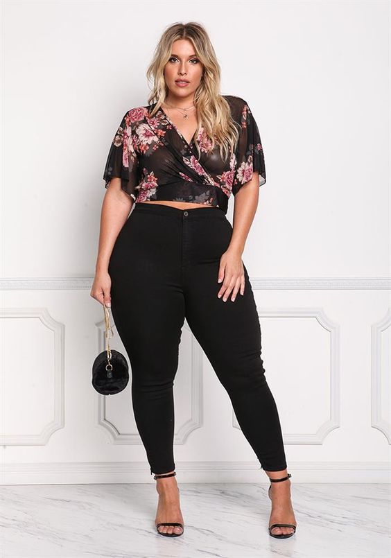 10 outfits para chicas curvy en temporada de lluvias y calor 0