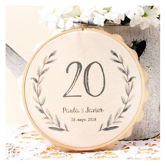 20 increíbles ideas DIY para decorar las mesas de tu boda 19