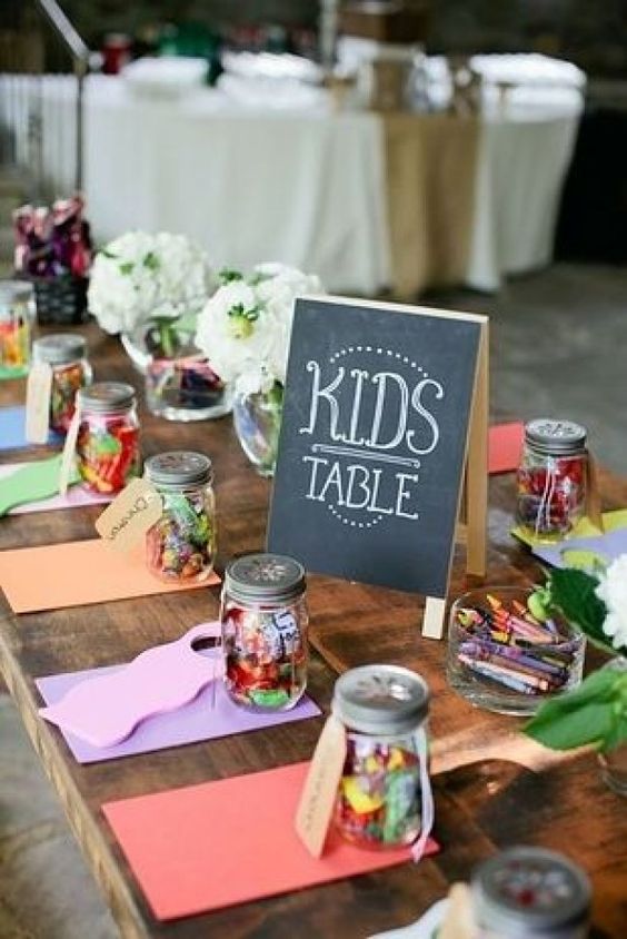 20 increíbles ideas DIY para decorar las mesas de tu boda 10