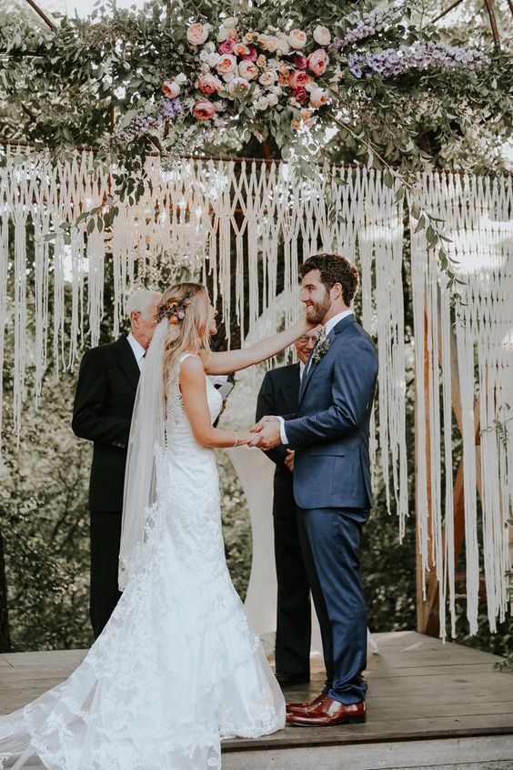 10 increíbles poses para las fotos del día de tu boda que debes intentar 4