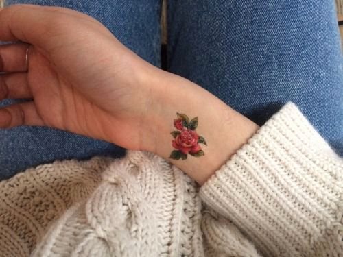 10 tatuajes de flores que te harán ver más femenina 5