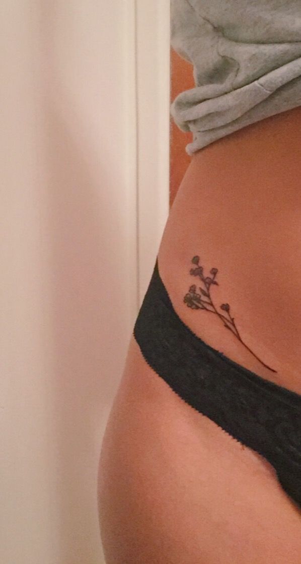 10 tatuajes de flores que te harán ver más femenina 7