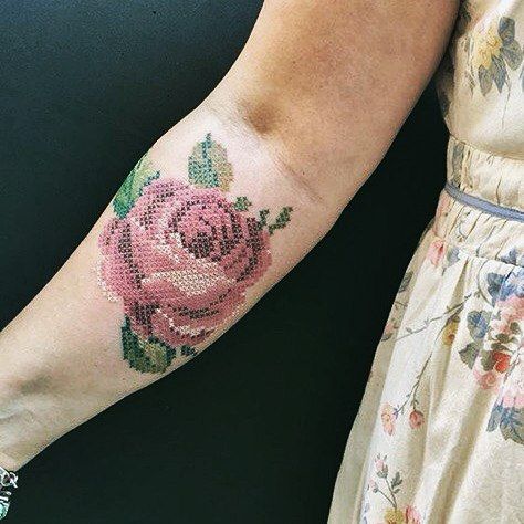 10 ideas de tatuajes punto de cruz que amarás 3