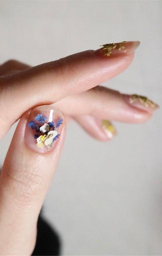 Uñas con flores secas la nueva tendencia que amarás 0