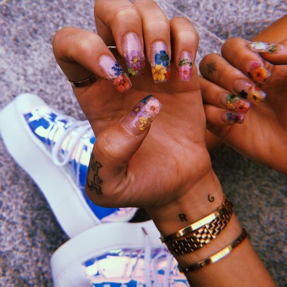 Uñas con flores secas la nueva tendencia que amarás 6