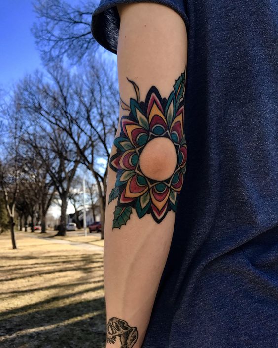 10 ideas de tatuajes para codos que te encantarán 6