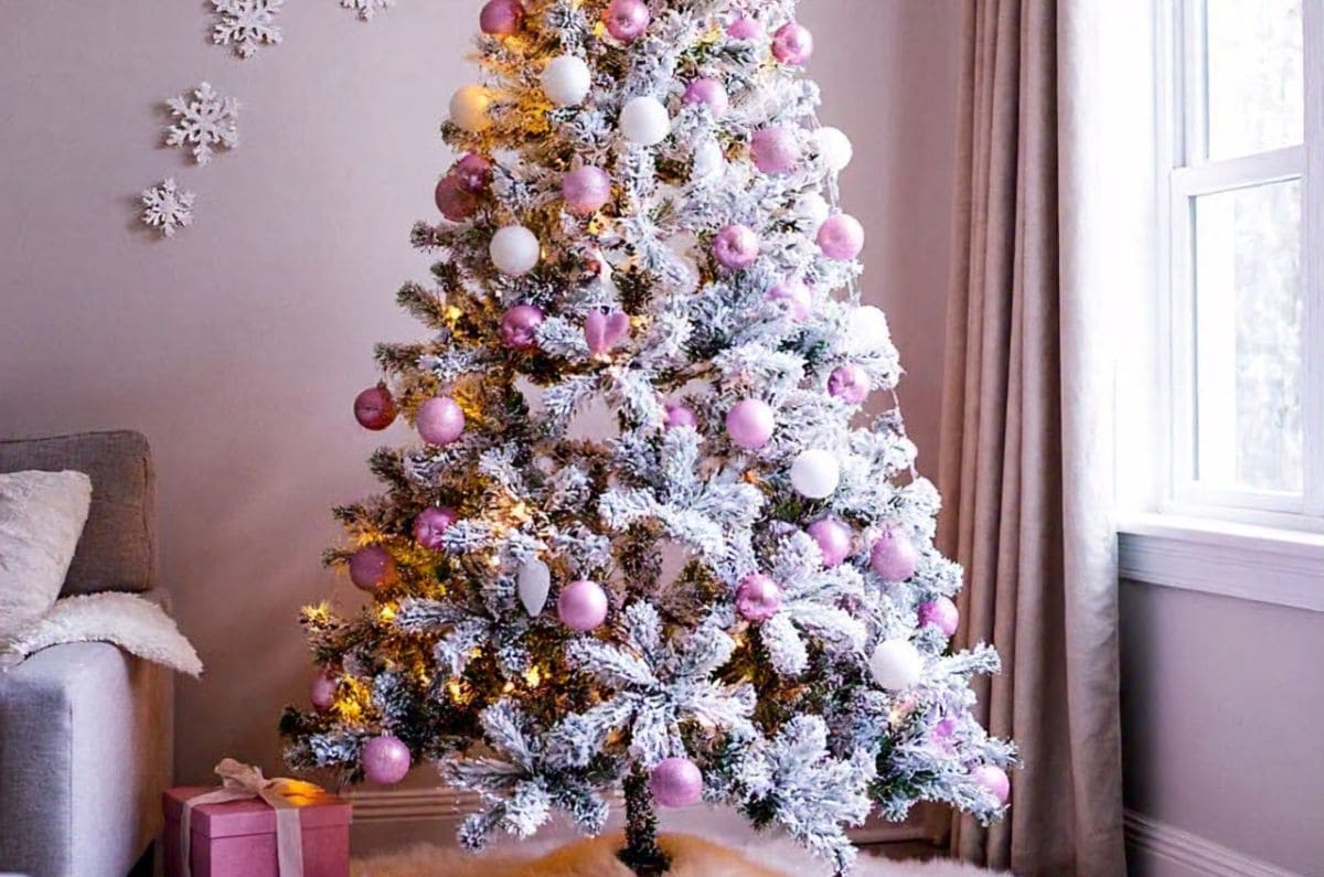 10 ideas para decorar tu árbol de Navidad en oro rosado
